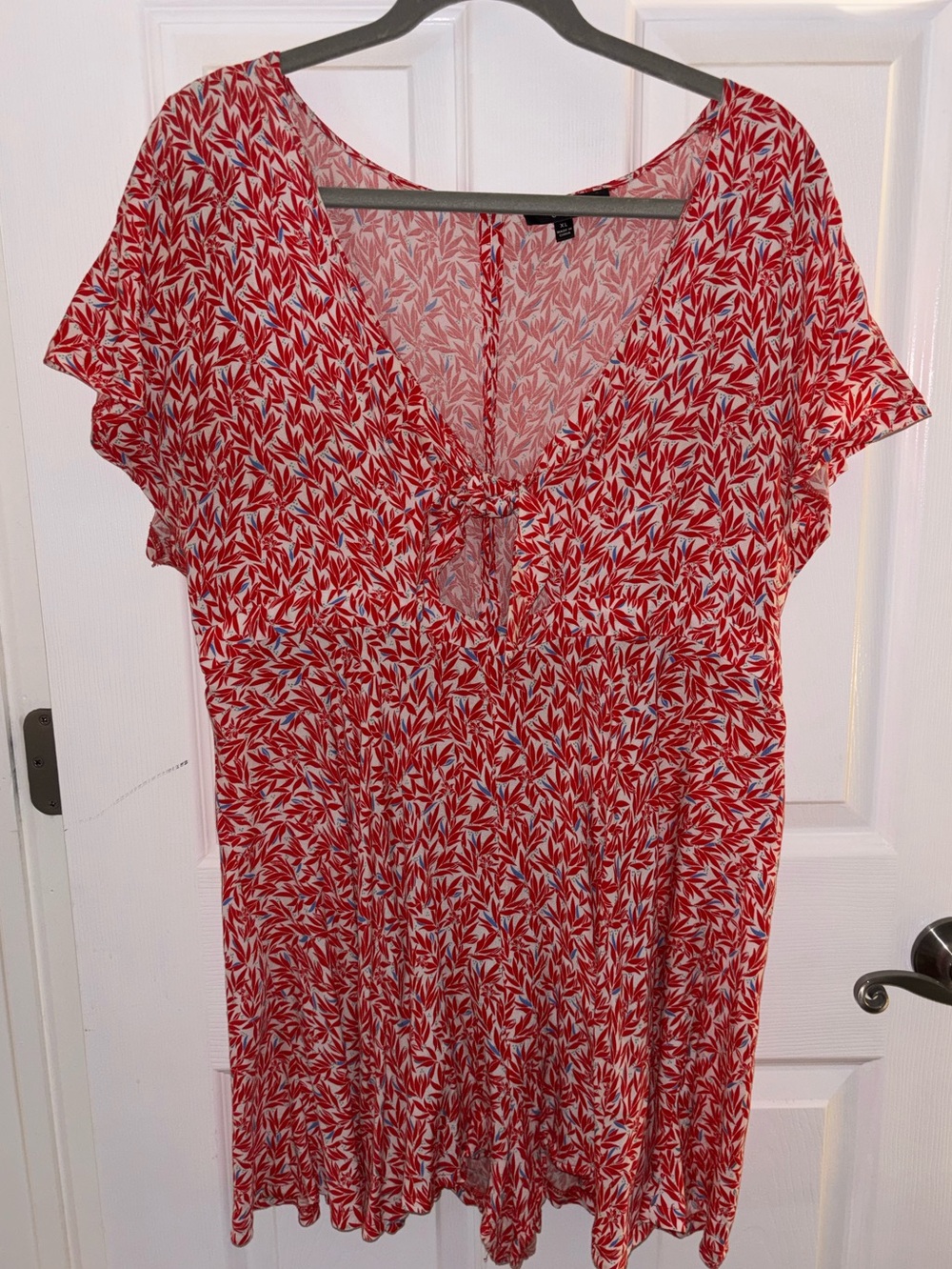 Lulu's Red and White Printed V-Neck Tie-Front Romper (XL)